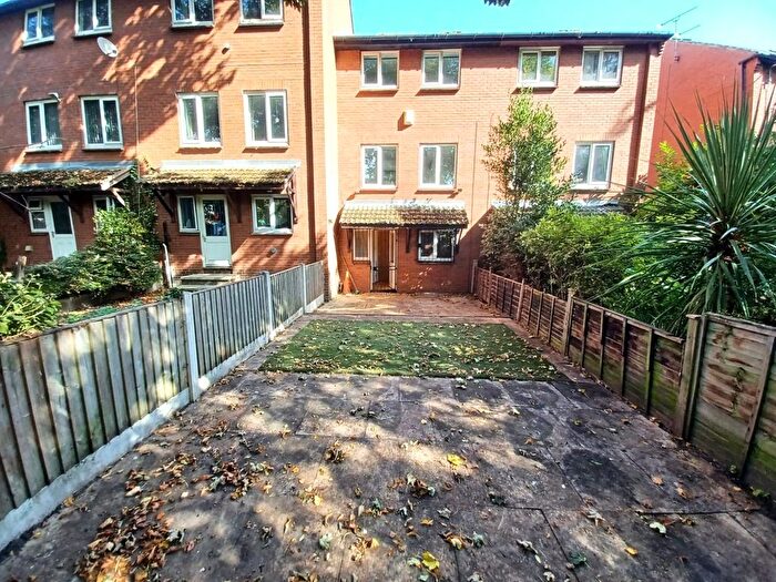 4 Bedroom Detached House To Rent In Well Close Rise, Leeds, West Yorkshire, LS7
