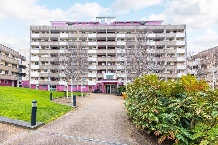 3 Bedroom Flat To Rent In Wynford Road, London, N1