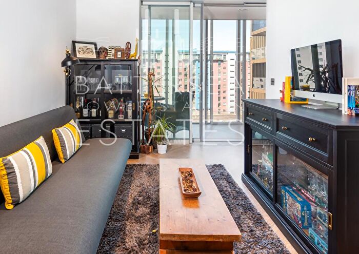 Apartment To Rent In L-, Circus Road West, Battersea, SW11