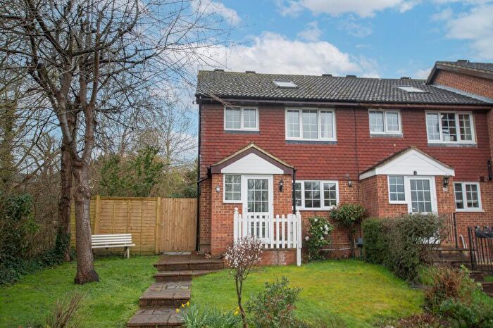 4 Bedroom End Of Terrace House For Sale In Foxglove Gardens, Guildford, GU4