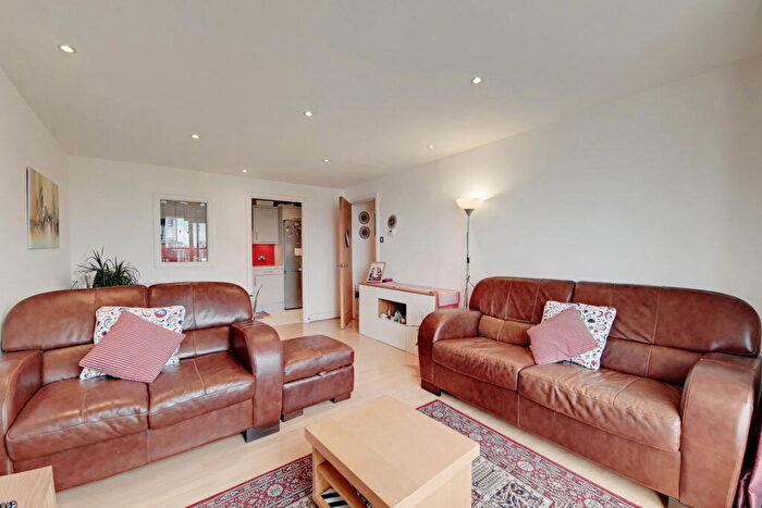 2 Bedroom Flat To Rent In Prime Meridian Walk, London, E14