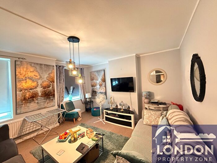 2 Bedroom Flat To Rent In Fulham Road, Fulham, London, SW6