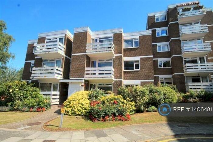2 Bedroom Flat To Rent In Mountcombe Close, Surbiton, KT6