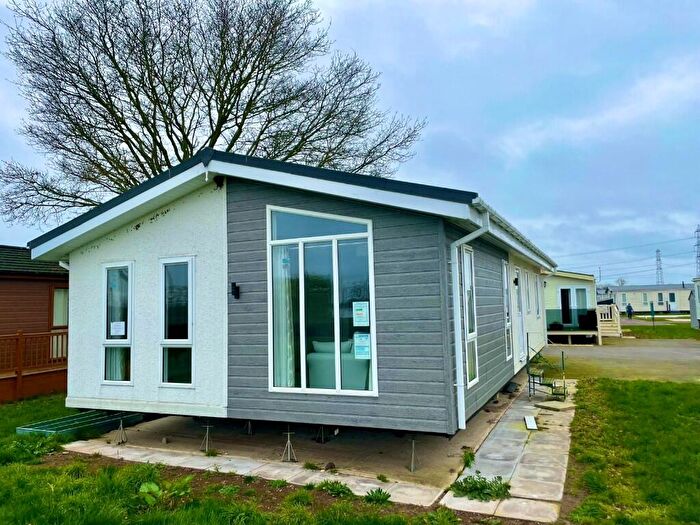 2 Bedroom Lodge For Sale In Kingswood Lodge Manor House Holiday Park Church Laneham Retford Nottinghamshire, DN22