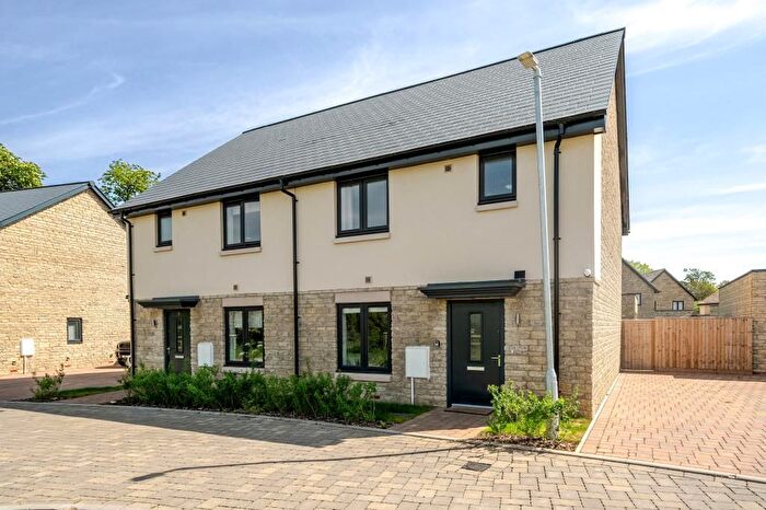 3 Bedroom Semi-Detached House To Rent In Olive Mead, Bicester, OX27