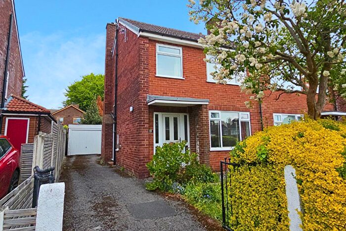 3 Bedroom Semi Detached House For Sale In Eastfield Crescent, Woodlesford, Leeds, LS26