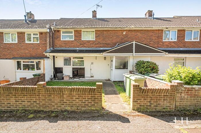 2 Bedroom Terraced House For Sale In Clayburn Side, Basildon, SS14