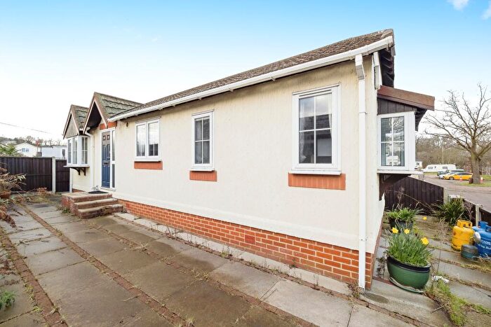 1 Bedroom Mobile Home For Sale In Sunset Drive, Havering-Atte-Bower, Romford, RM4
