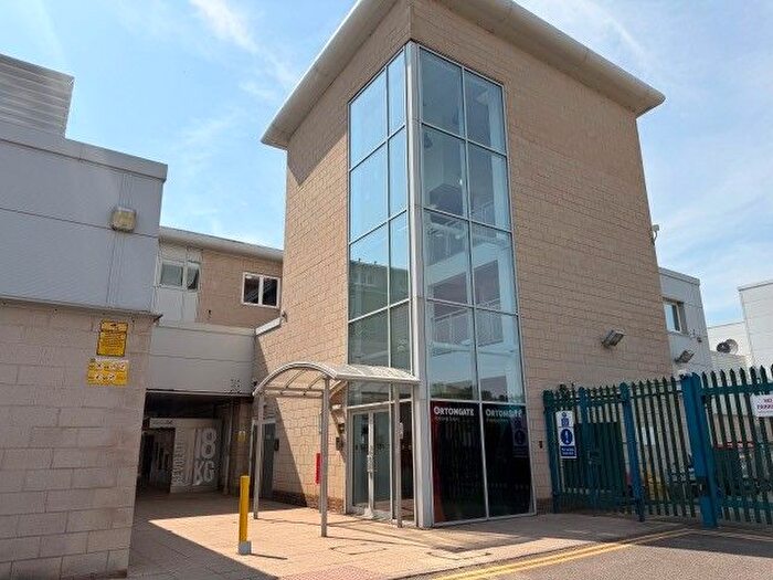2 Bedroom Flat To Rent In Misterton Court, Orton Goldhay, Peterborough, PE2