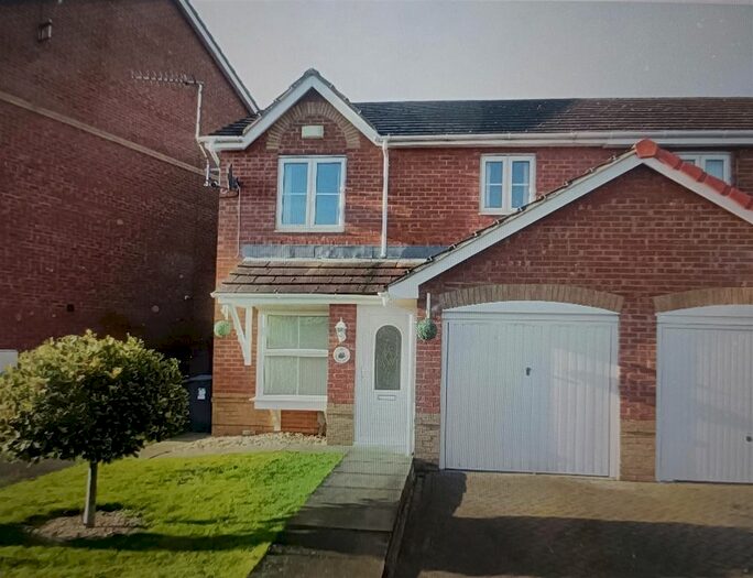 3 Bedroom Semi-Detached House To Rent In Templewaters, Kingswood, Hull, HU7