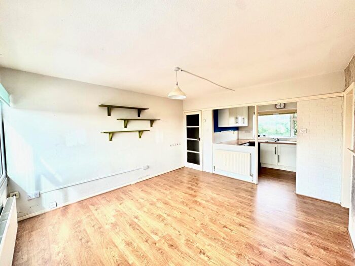 2 Bedroom Apartment To Rent In Alwyn Court, Beeston, NG9