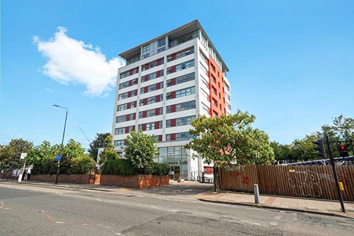 2 Bedroom Duplex To Rent In Lumiere Building, Romford Road, E7