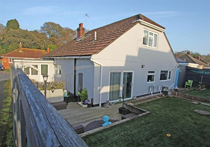 4 Bedroom Detached Bungalow For Sale In Howeth Road, Bournemouth, BH10