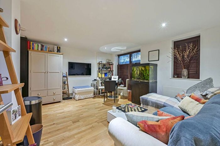 2 Bedroom Flat To Rent In Lacy Road, Putney, London, SW15