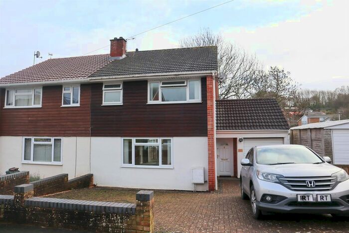 3 Bedroom Property To Rent In Crockerne Drive, Pill, Bristol, BS20