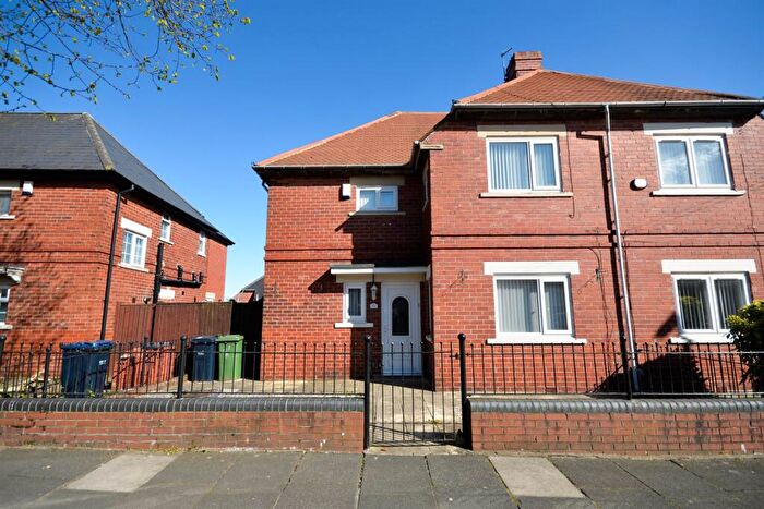 3 Bedroom Semi-Detached House To Rent In Broadway, Gateshead, NE9