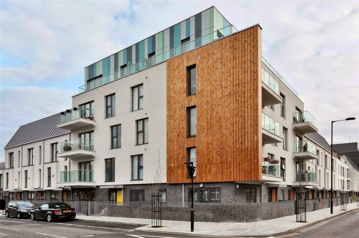 2 Bedroom Apartment To Rent In Holly Street, Dalston, E8