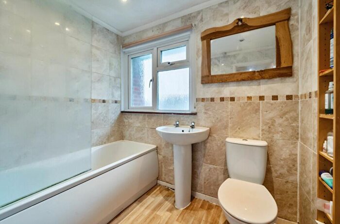 3 Bedroom End Of Terrace House For Sale In Hawkins Way, Wokingham, RG40