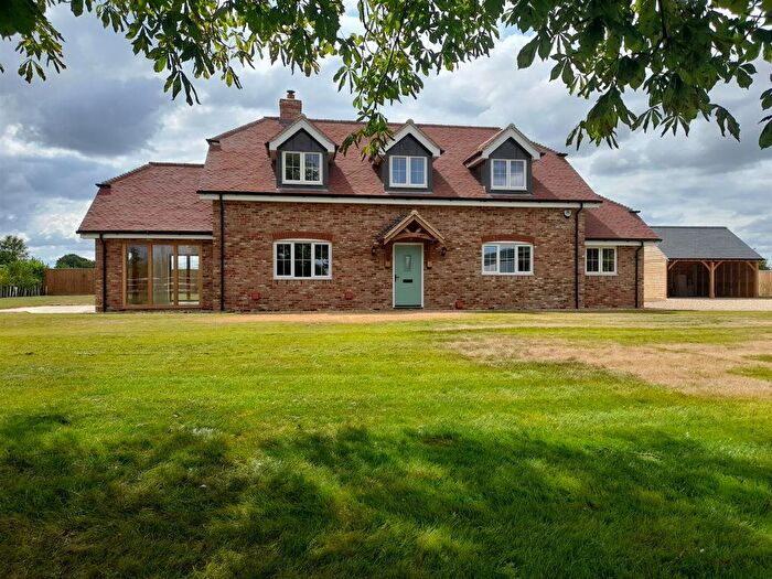 4 Bedroom Detached House For Sale In Salisbury Road, Palestine, Andover, SP11