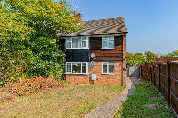 2 Bedroom Maisonette To Rent In Gerrards Close, London N14