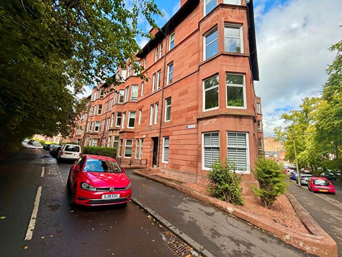 2 Bedroom Flat To Rent In Bellwood Street, Shawlands, G41