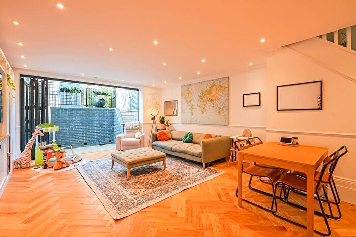 3 Bedroom End Terrace House For Sale In Grosvenor Avenue, Highbury And Islington, London, N5