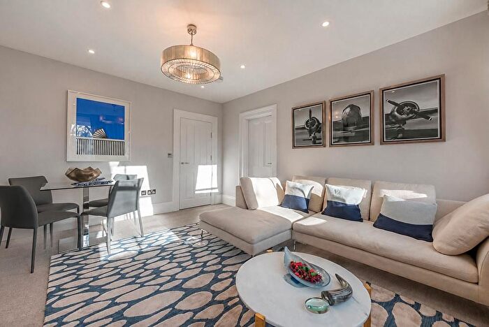 2 Bedroom Flat To Rent In Portman Square, Marylebone, London, W1H