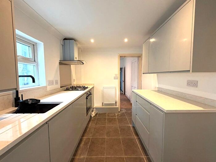 3 Bedroom Terraced House To Rent In Watling Street, Rochester, ME2