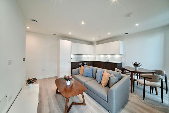 2 Bedroom Flat To Rent In Affinity View, London, E16