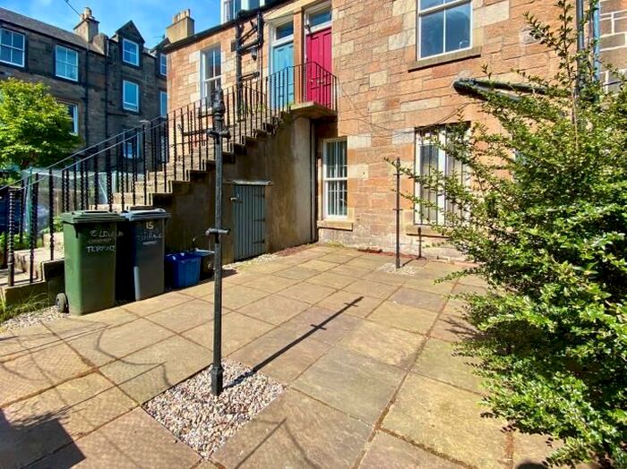 2 Bedroom Flat To Rent In Lewis Terrace, Edinburgh, EH11