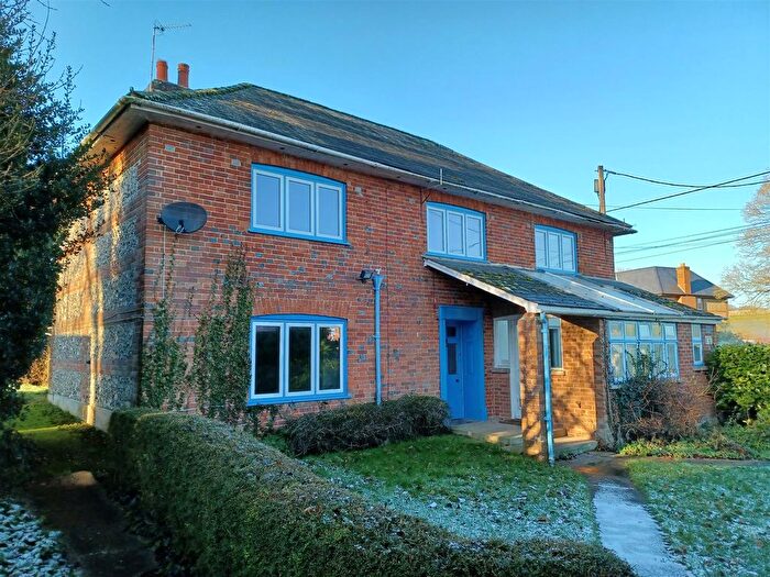 4 Bedroom Farmhouse To Rent In Sladen Corner, Binley, Andover, SP11