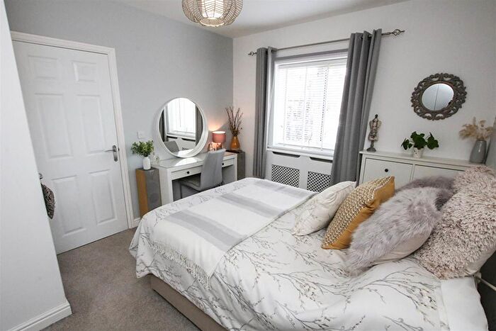 2 Bedroom End Terrace House For Sale In Aidans Close, Doncaster, DN2