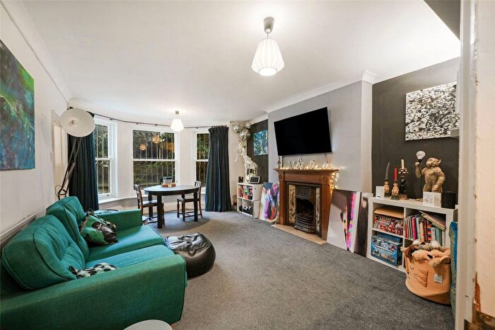 2 Bedroom Flat For Sale In Hillmarton Road, London, N7