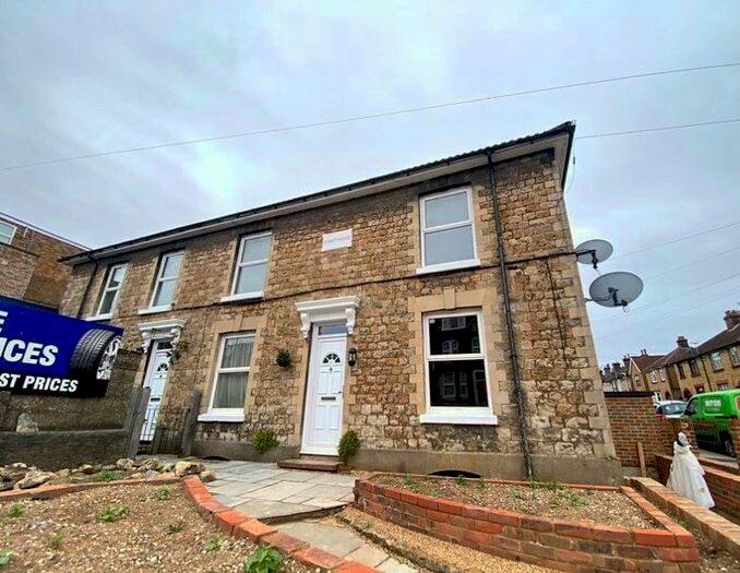 2 Bedroom Flat To Rent In Boxley Road, Maidstone, Kent, ME14