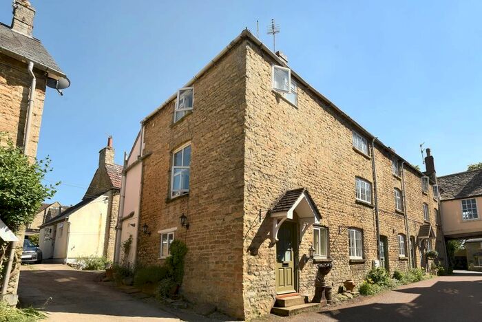 2 Bedroom Cottage To Rent In Chipping Norton, Oxfordshire, OX7