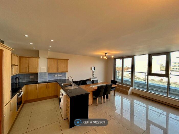 2 Bedroom Flat To Rent In Anderson Heights, London, SW16