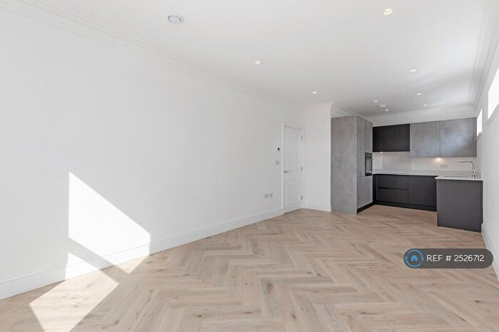 1 Bedroom Flat To Rent In Cromwell House, East Molesey, KT8