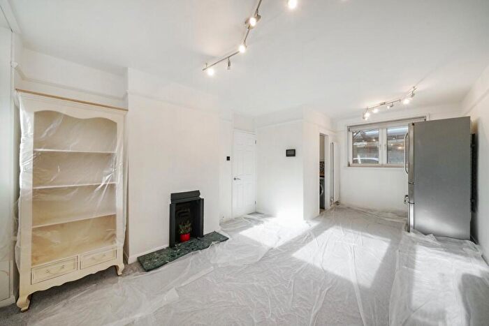 2 Bedroom Flat For Sale In Giffin Street, London, SE8