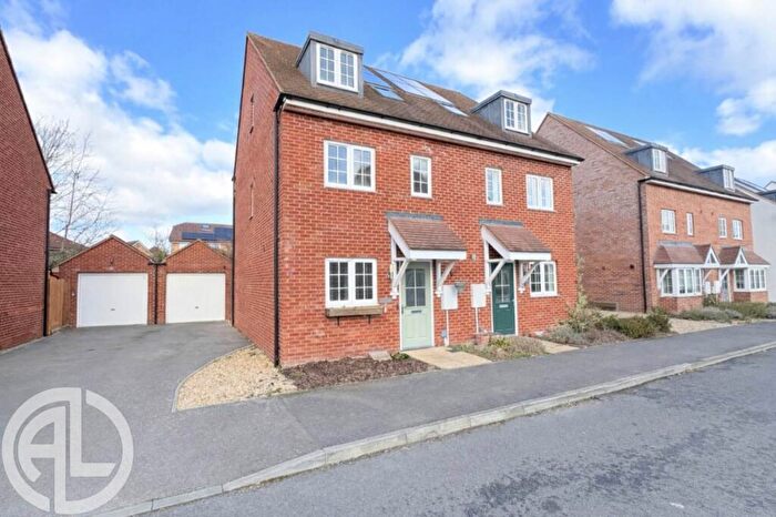 4 Bedroom Semi-Detached House For Sale In Ashfield Drive, Letchworth Garden City, SG6