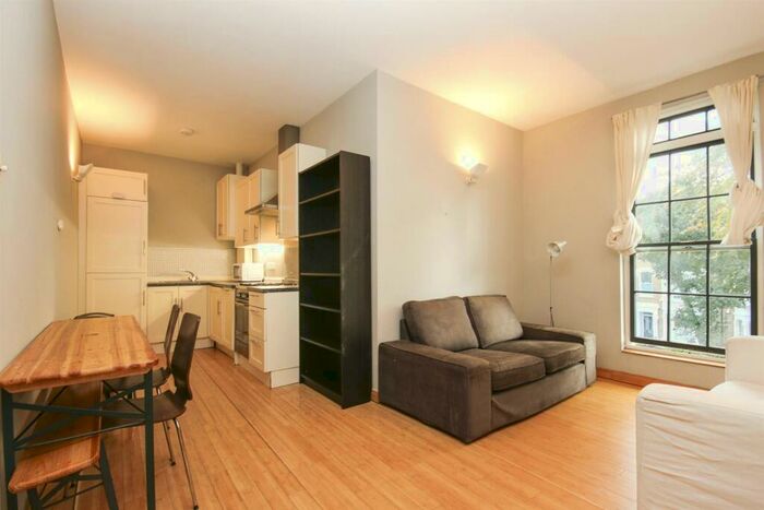 3 Bedroom Apartment To Rent In Hanley Road, N4