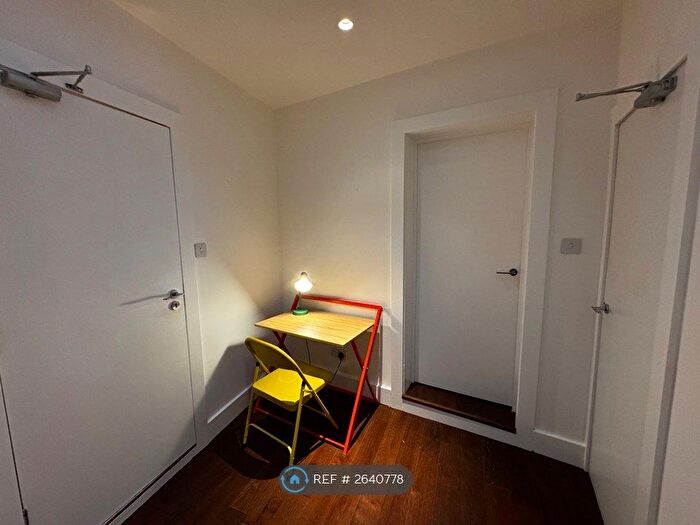 2 Bedroom Flat To Rent In Grange Road, London, SE1