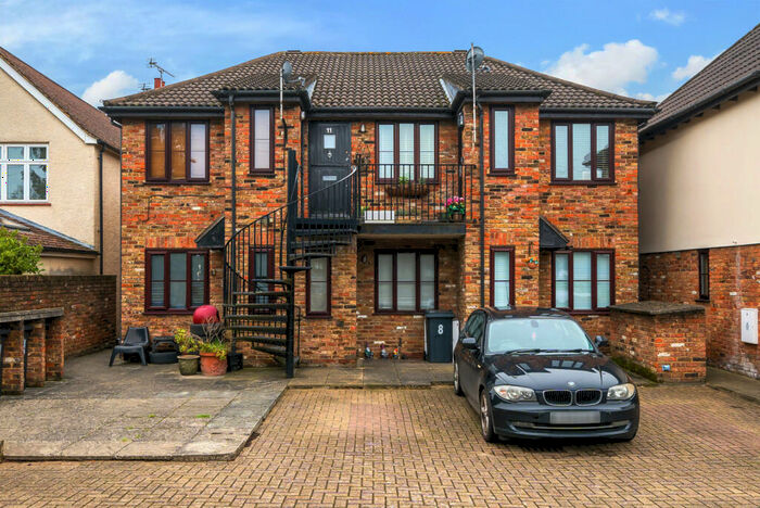 1 Bedroom Flat To Rent In Berrys Lane, Byfleet, West Byfleet, KT14