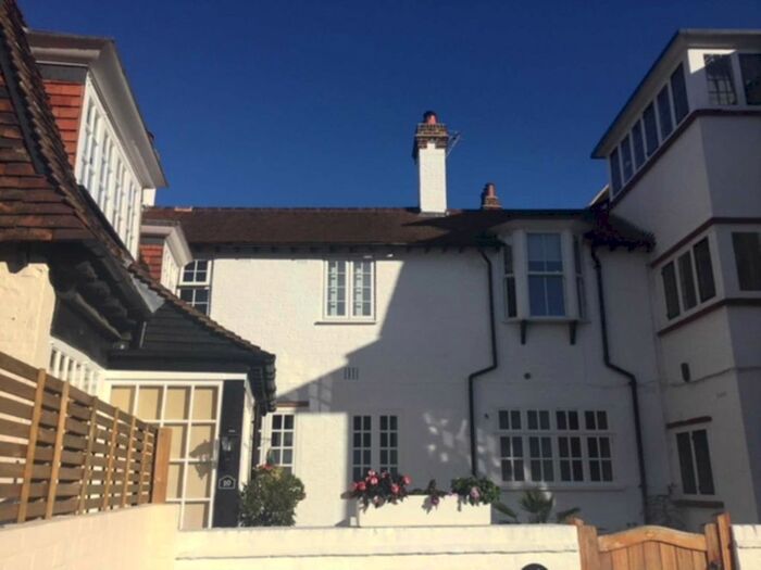 1 Bedroom Flat To Rent In The Lodge, Watts Road, Thames Ditton, KT7