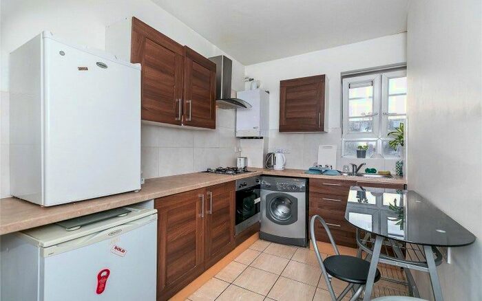 2 Bedroom Flat To Rent In Clarence Way, Camden NW1