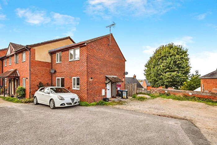 1 Bedroom Semi-Detached House For Sale In Bratton Road, Westbury, BA13