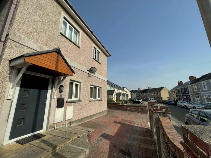 1 Bedroom Apartment To Rent In Milford Haven, SA73