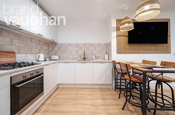 1 Bedroom Flat To Rent In Marine Parade, Brighton, East Sussex, BN2
