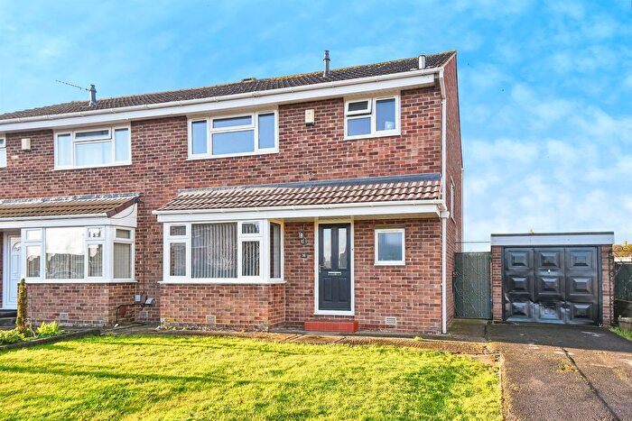 3 Bedroom Semi Detached House For Sale In Chalford Avenue, Swindon, SN3