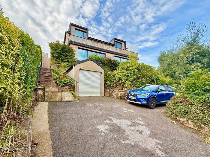 4 Bedroom Semi Detached House To Rent In Leeds Road, Pool In Wharfedale, Otley, West Yorkshire, LS21