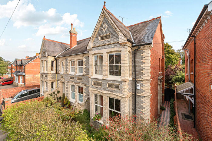 3 Bedroom End Of Terrace House For Sale In College Road, Reading, Berkshire, RG6